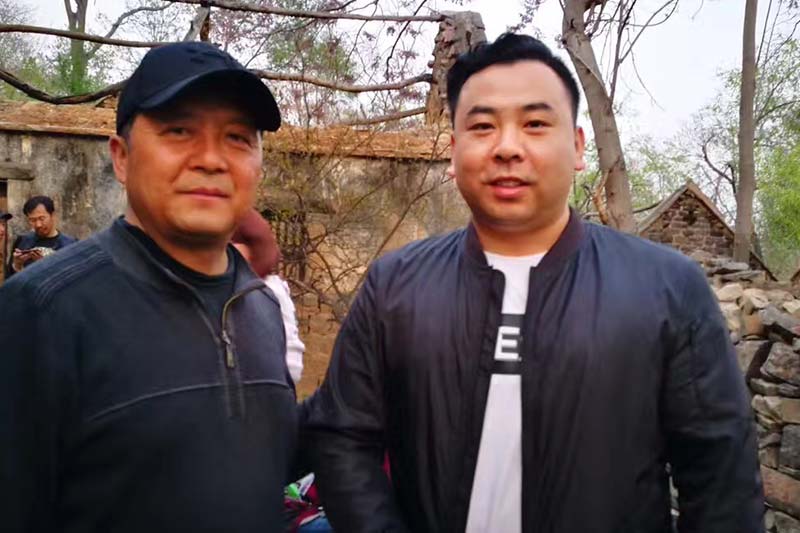 李佳城与导演张志忠合作合影