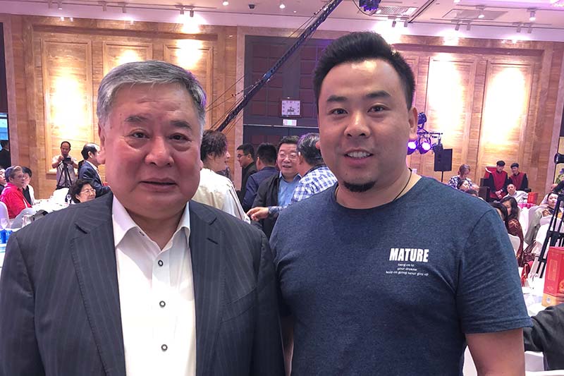 李佳城与相声大师赵炎合影