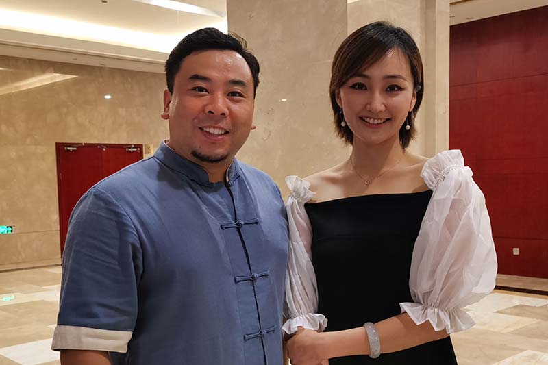李佳城与辛月合作合影