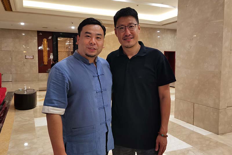 李佳城与于震合作合影